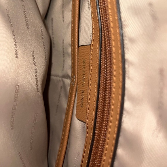 Micheal Kors signature tote - Picture 8 of 9